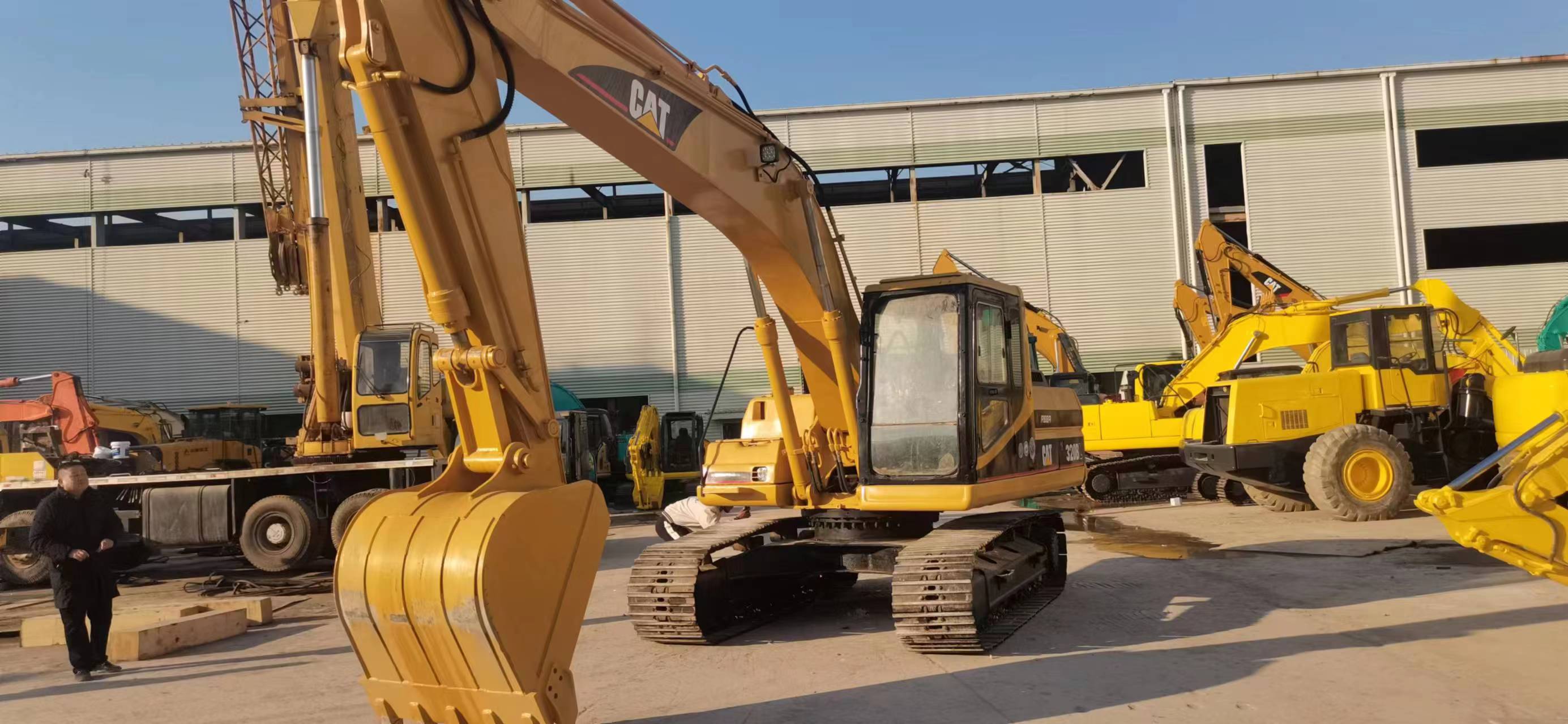 CAT320B (4)